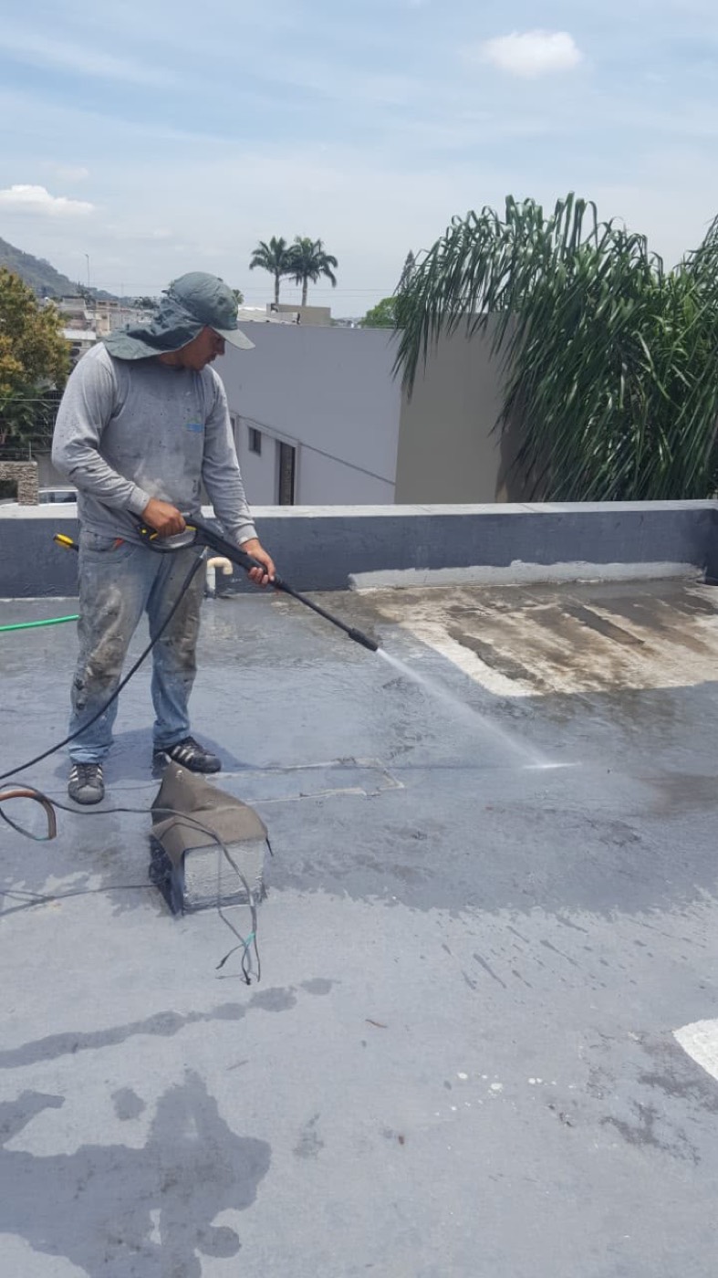 Limpieza de losa con hidrolavadora