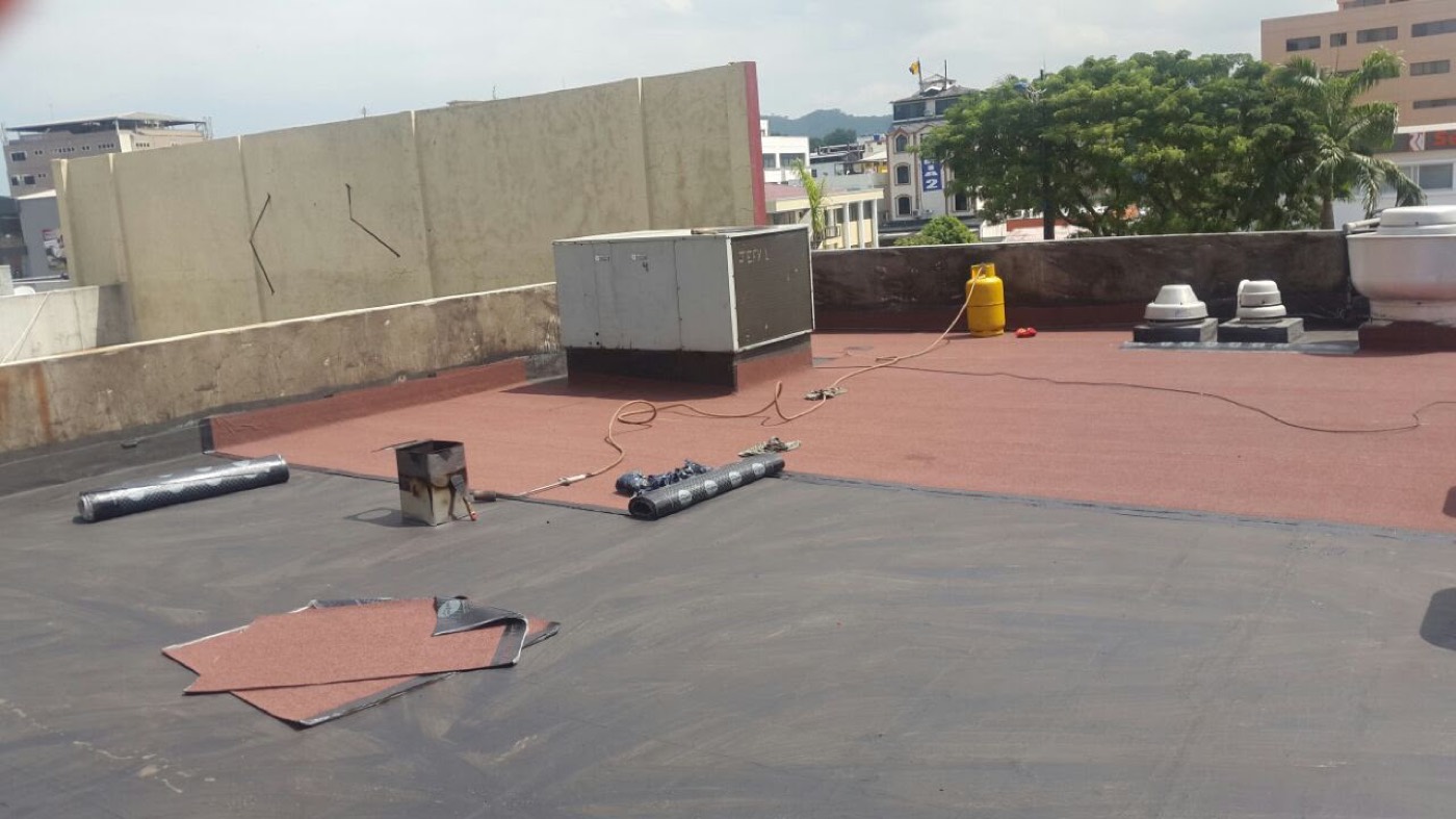 Instalación de membrana roja con soplete
